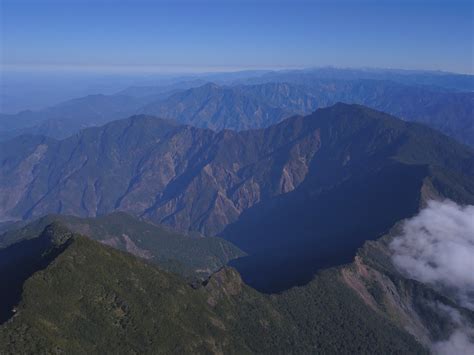 山與山之間叫什麼